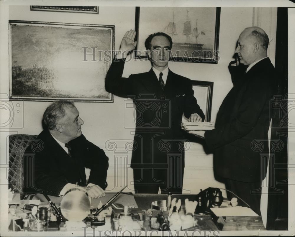 1939 Press Photo Frank Murphy Sworn in as Attorney General by Roosevelt & Reed - Historic Images