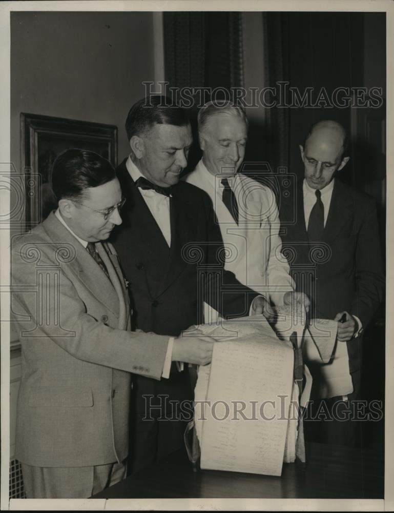 1940 Press Photo Petition 1200 Feet Long Advocating Aid to Allies - nef61419 - Historic Images