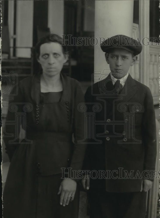 1920 Press Photo Paul Little and her mother - nef61075 - Historic Images