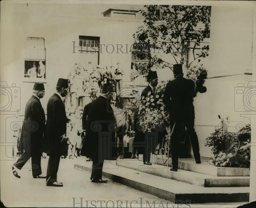 1927 Press Photo King Fuad of Egypt laid wreath on the Cenotaph  - nef60659 - Historic Images