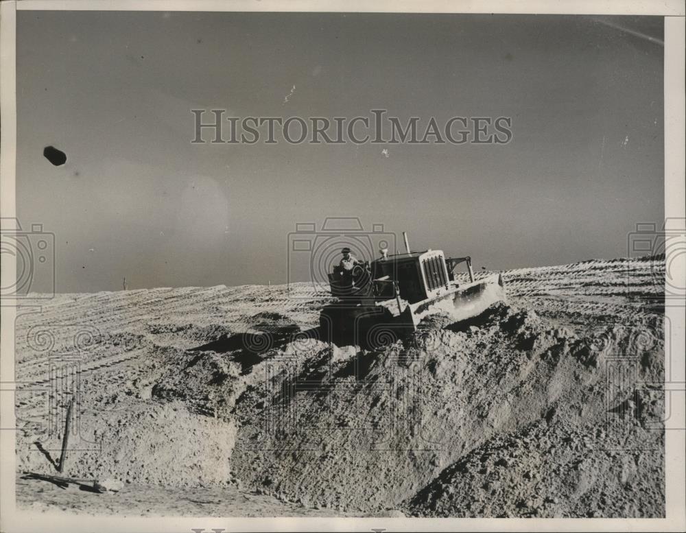 1936 Press Photo Construction for the Florida Ship Canal leveling s spoil bank - Historic Images