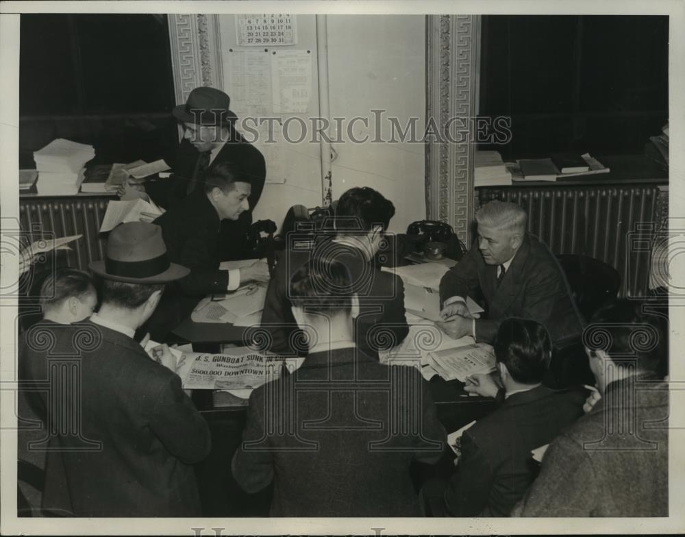 1938 Press Photo M.J. McDermott Informing Press of Events Following Bombing - Historic Images