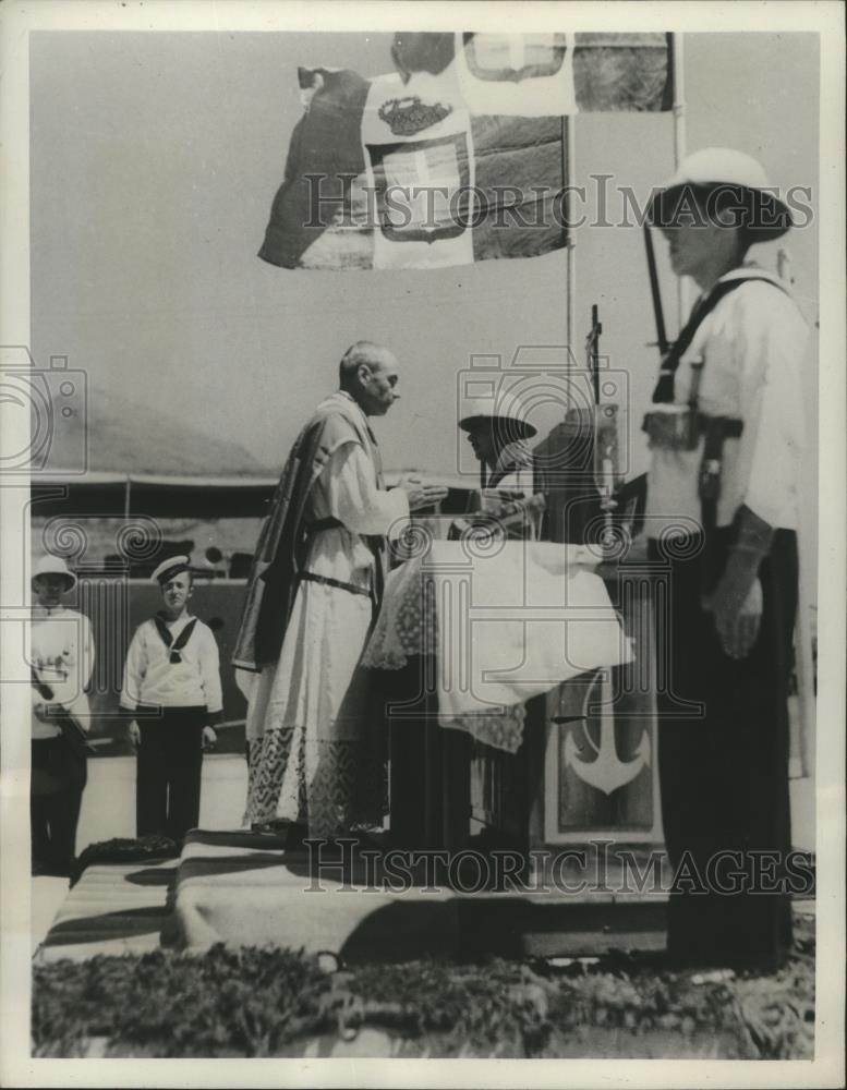 1940 Press Photo Priest Leading Mass Aboard Italian Warship - nef62942 - Historic Images