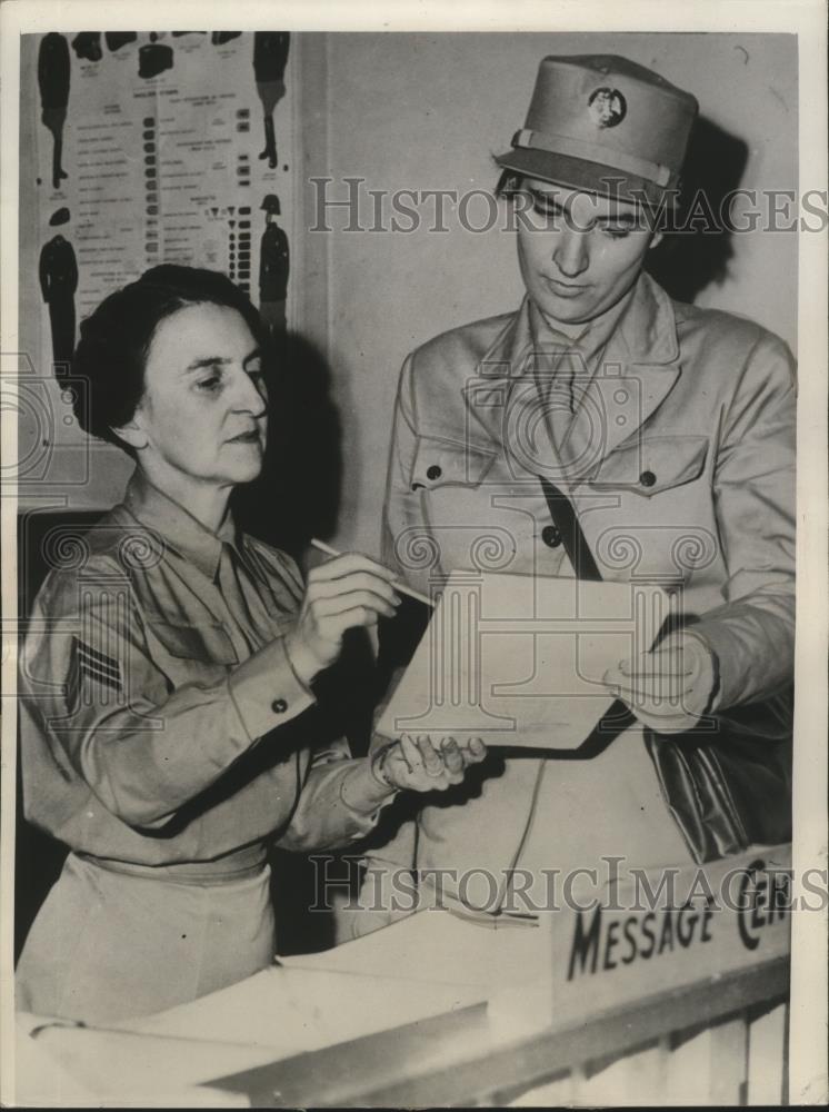 1942 Press Photo Jennie T. York joins the ranks of Women's Army Auxiliary Corps - Historic Images