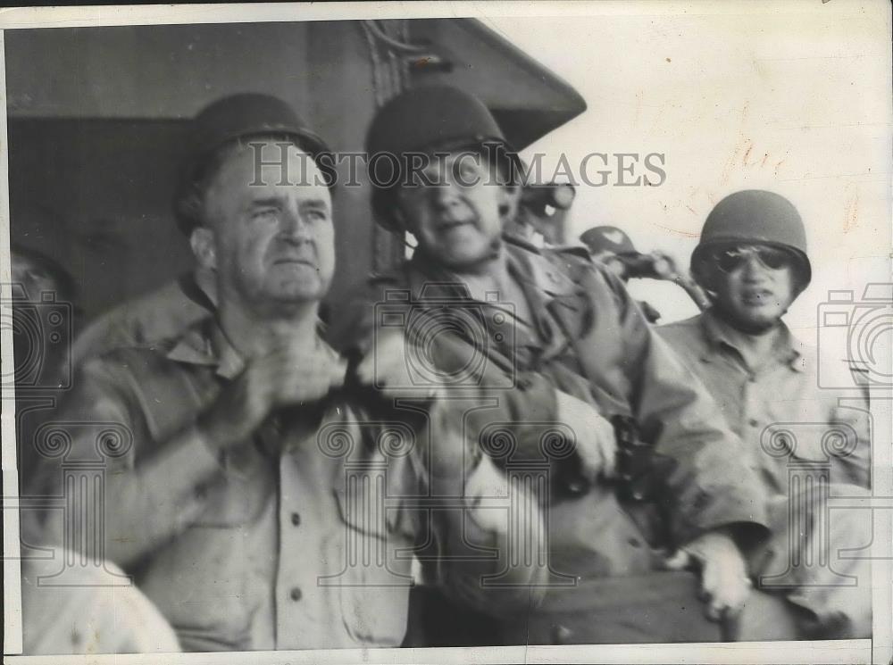 1943 Press Photo Lt.Gen.Alexander A.Vandegrift watched the Invasion of Japanese - Historic Images