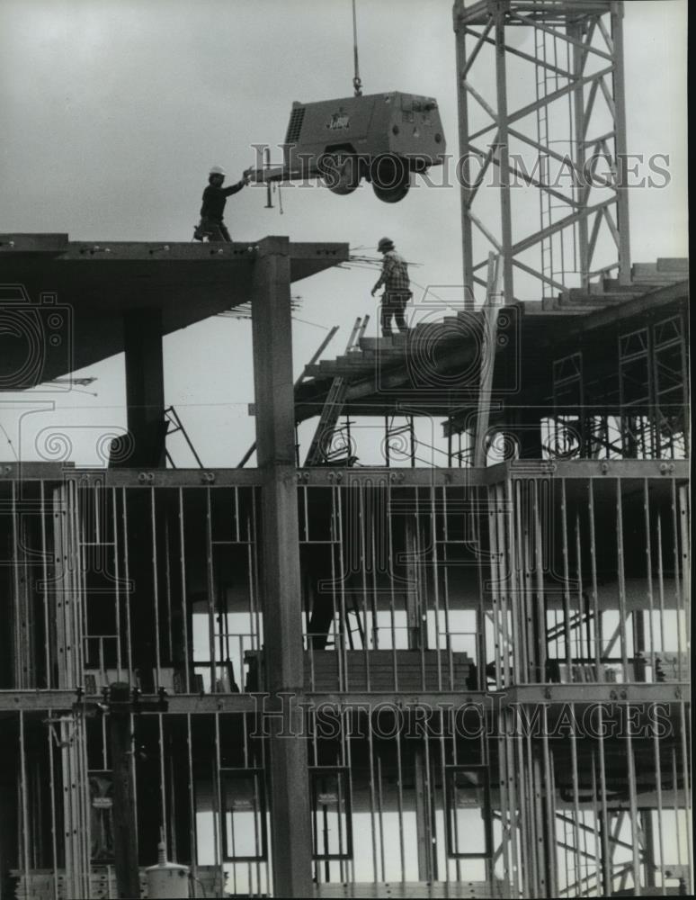 1984 Press Photo Construction on Park View Tower in Coeur d&#39;Alene - spa38996 - Historic Images