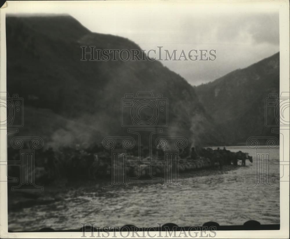 Press Photo Horses led to water on the coast of a mountain - nef62800 - Historic Images