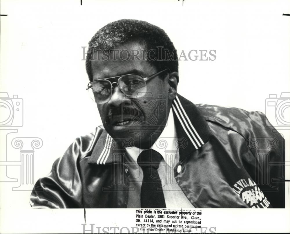 1988 Press Photo Candidate for Vice President of Cleveland AFL-CIO Roland Carter - Historic Images