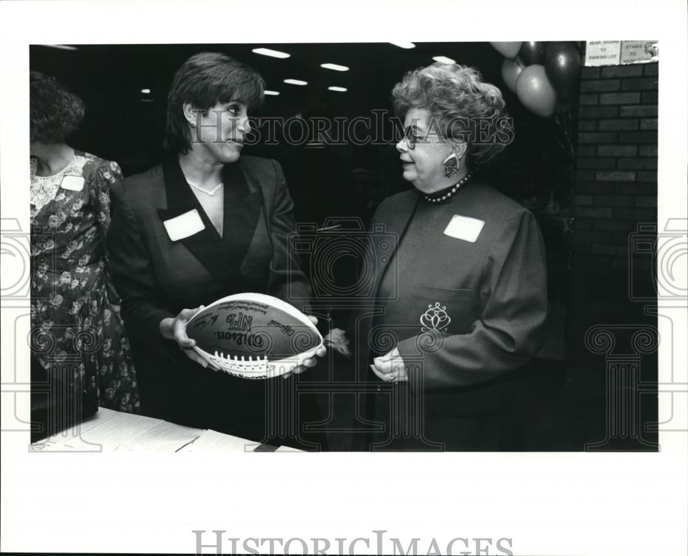 1991 Press Photo Barbara Varley and Mary Englert - cva13326 - Historic Images