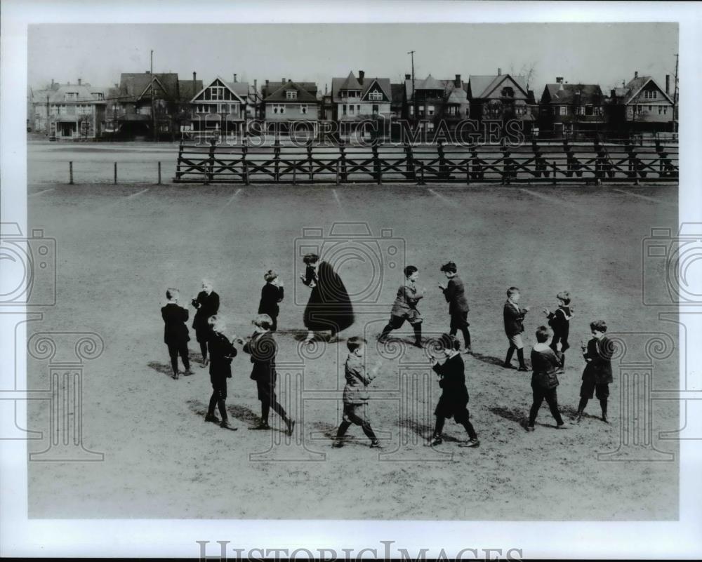 1990 Press Photo University School student play the football early 1900&#39;s - Historic Images