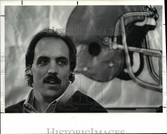 1990 Press Photo Cody Risien announce his retirement from the Browns - cvb03753 - Historic Images