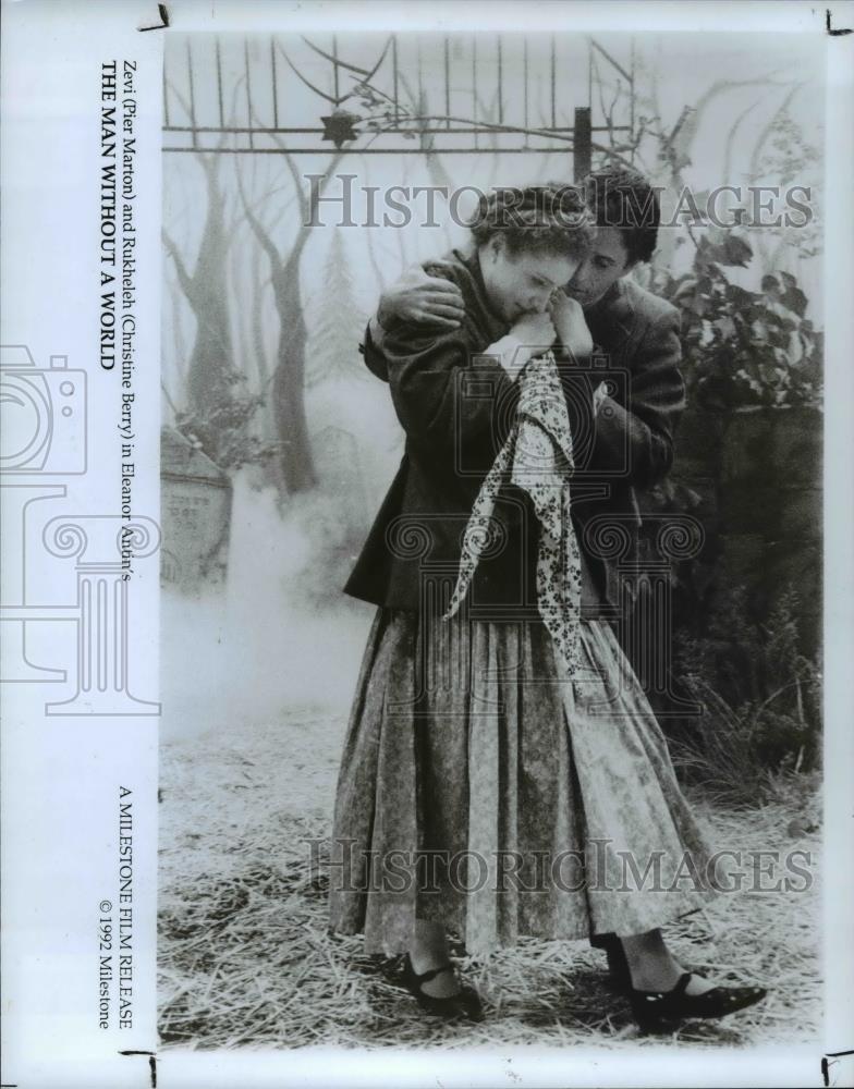 1992 Press Photo Zevi (Pier Marton) and Rukheleh (Christine Berry) - cvb14485 - Historic Images