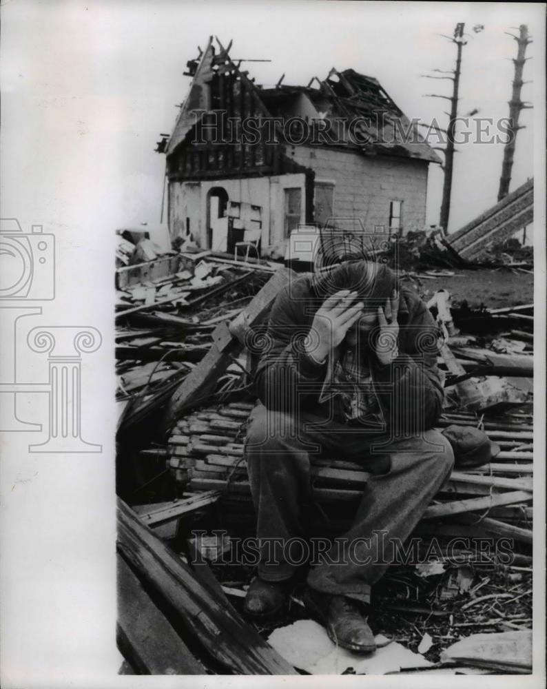 1969 Press Photo Elam Smith, Alto Ind. tornado victim - cvb14494 - Historic Images