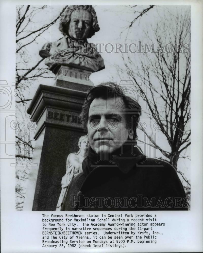 1982 Press Photo Maximilian Schell during a recent visit to New York City - Historic Images