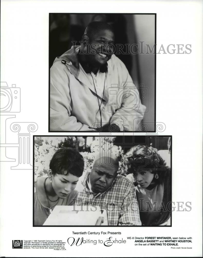 Press Photo Whitaker with Bassett and Houston on the set of Waiting to Exhale - Historic Images