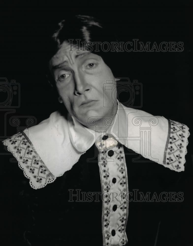 1989 Press Photo Henson Keys as Malvolio in Porthouse Theatre&#39;s &quot;Twelfth Night&quot; - Historic Images