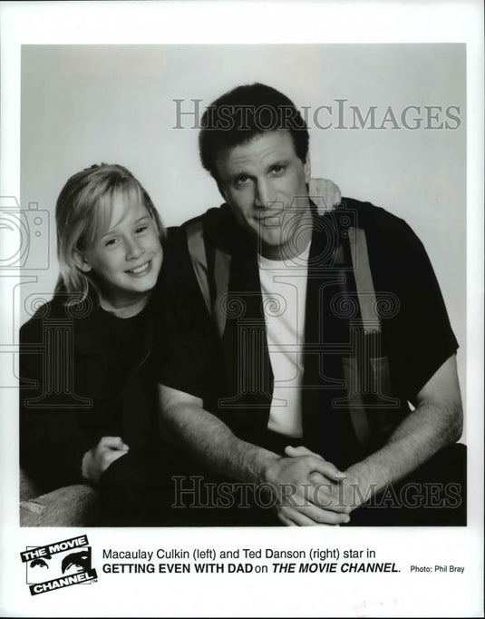 1995 Press Photo Macaulay Culkin and Ted Danson, star in Getting Even With Dad - Historic Images