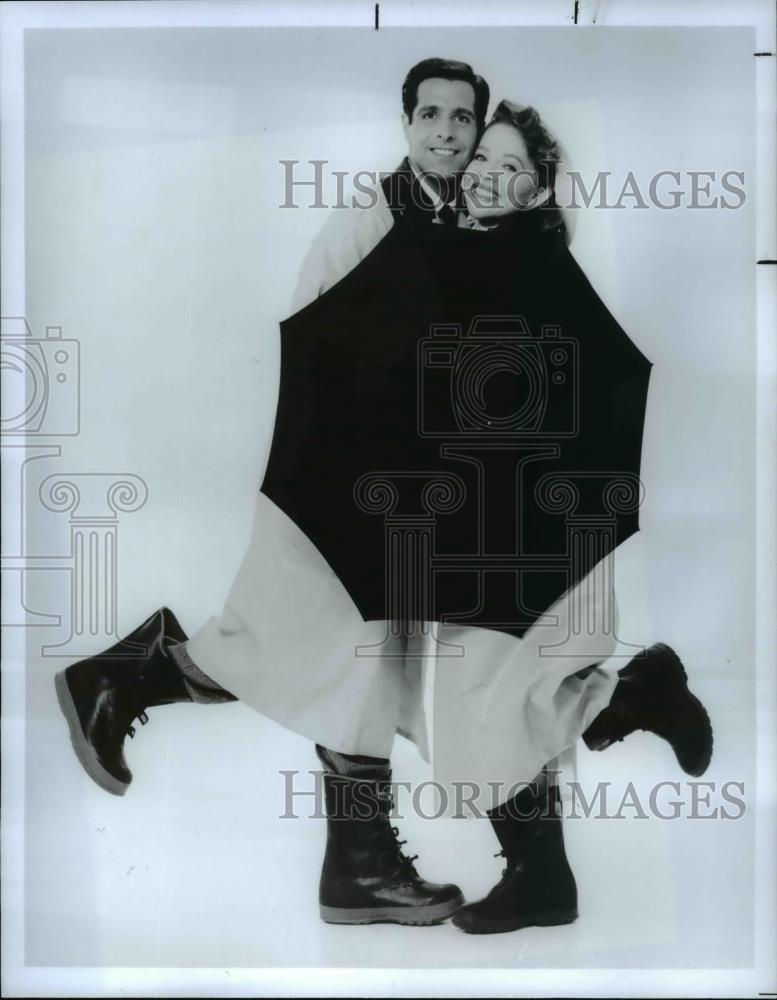 1986 Press Photo Don Lockwood and Kathy Seldan star in the Singin in the Rain - Historic Images