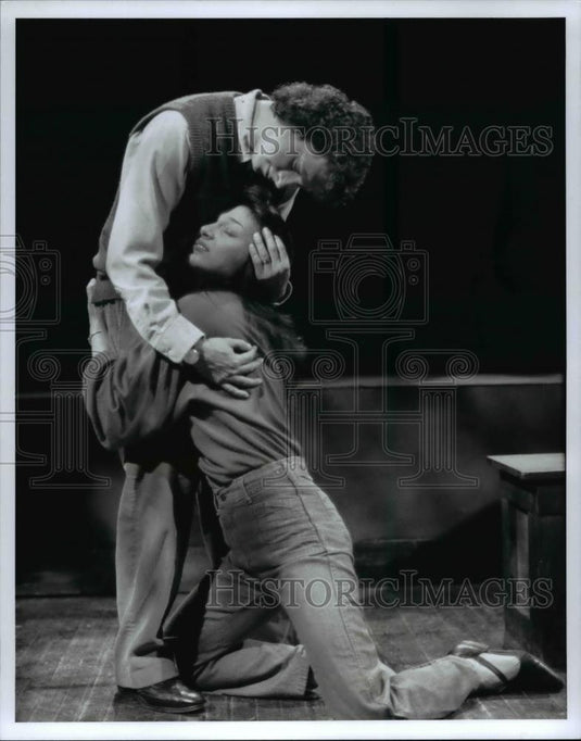 1995 Press Photo Brian Kapell and Antoinette Abbamonte in Children of Lesser God - Historic Images