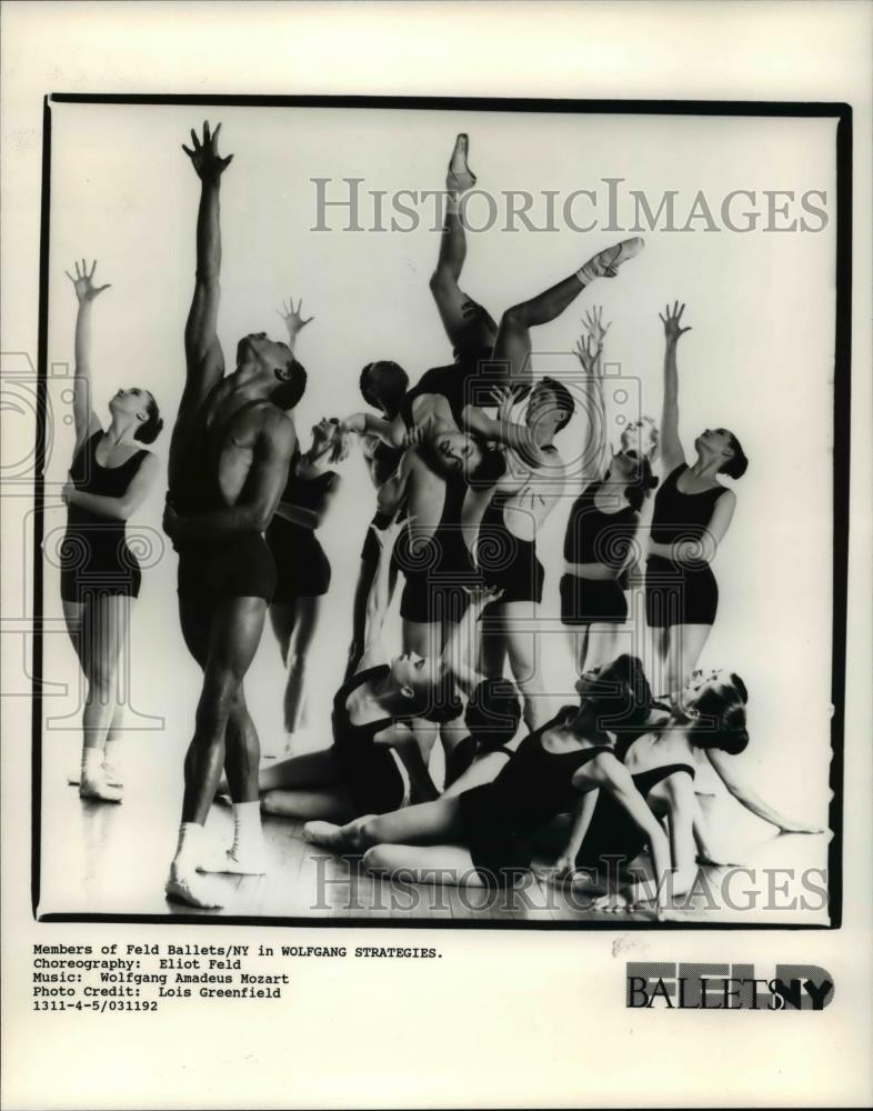 1993 Press Photo Members of Feld Ballets/NY in Wolfgang Strategies - cvb14844 - Historic Images