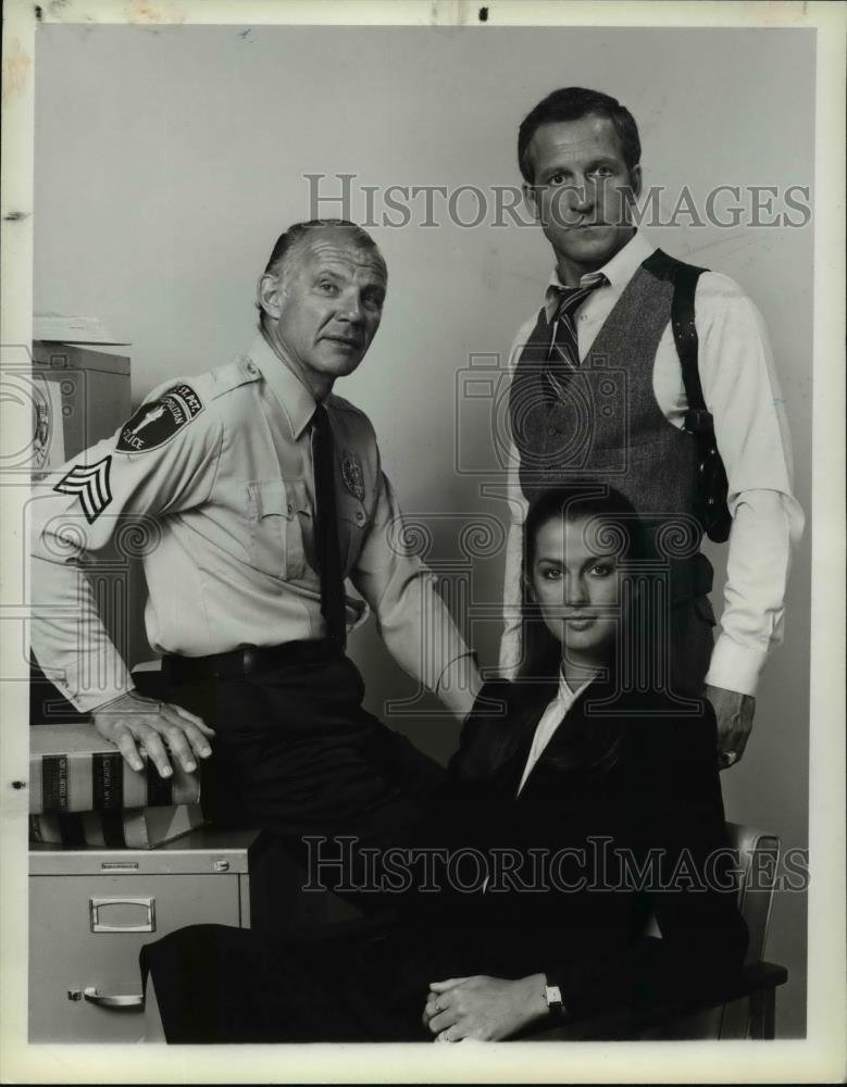 1981 Press Photo Michael Conrad, Daniel J. Travanti and Veronica Hamel - Historic Images