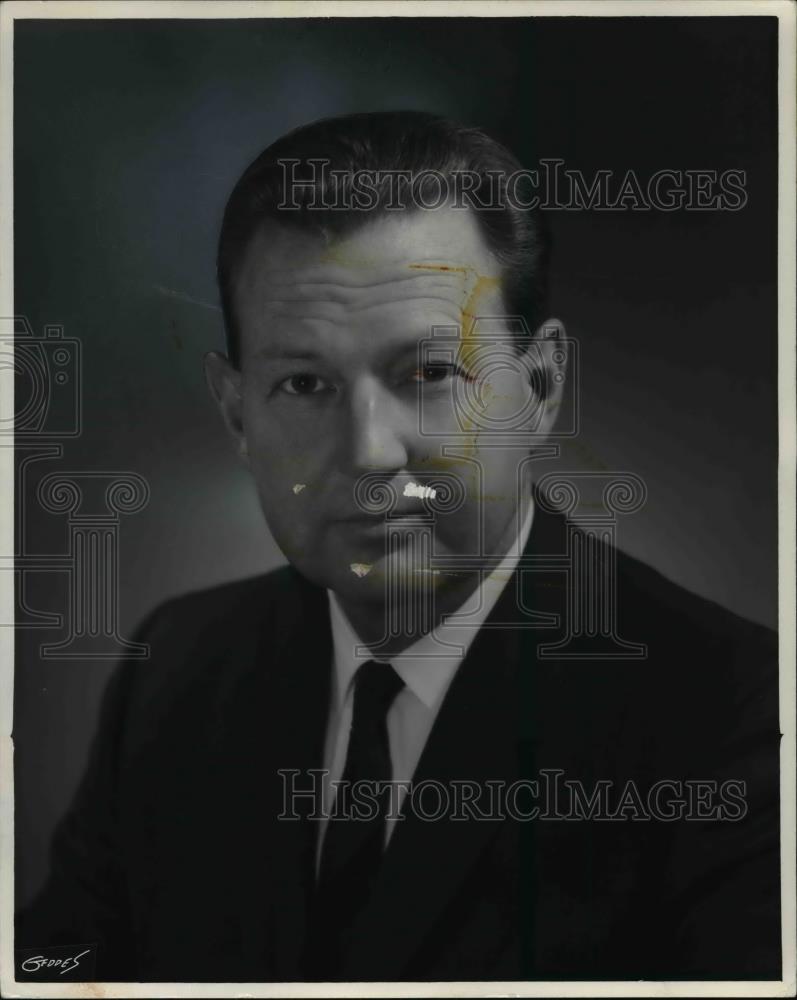 1967 Press Photo Dr. Harold Enarson, president of Cleveland State University - Historic Images