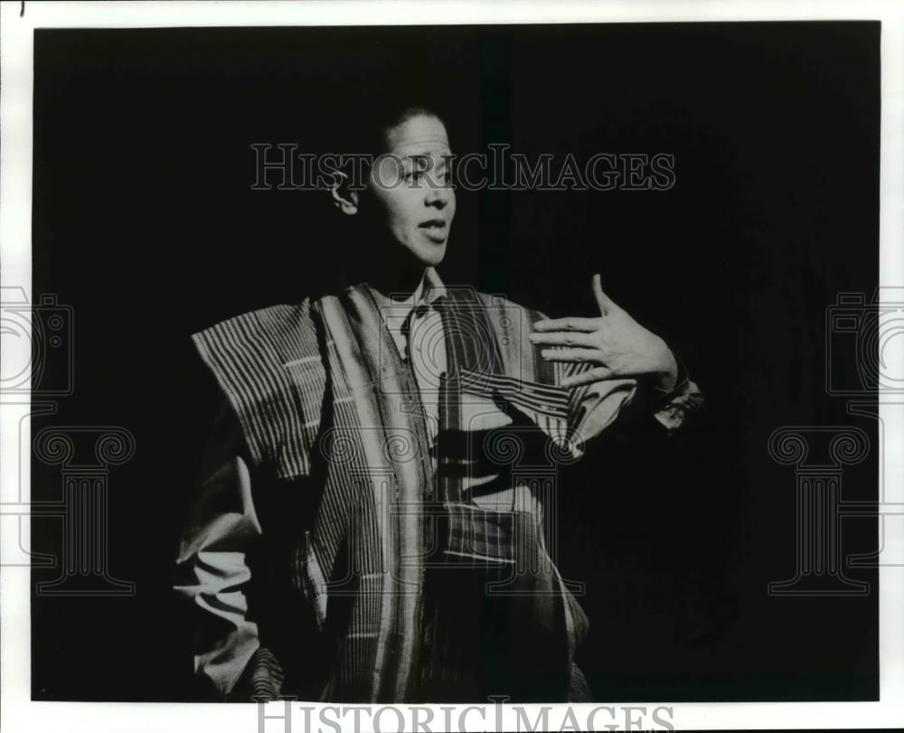 1994 Press Photo Anna Deavere Smith in Twilight Los Angeles, 1992 scene - Historic Images