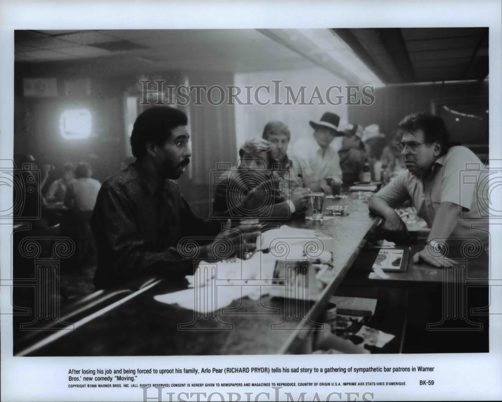 1988 Press Photo Richard Pryor in a scene from the movie Moving - cvb14909 - Historic Images