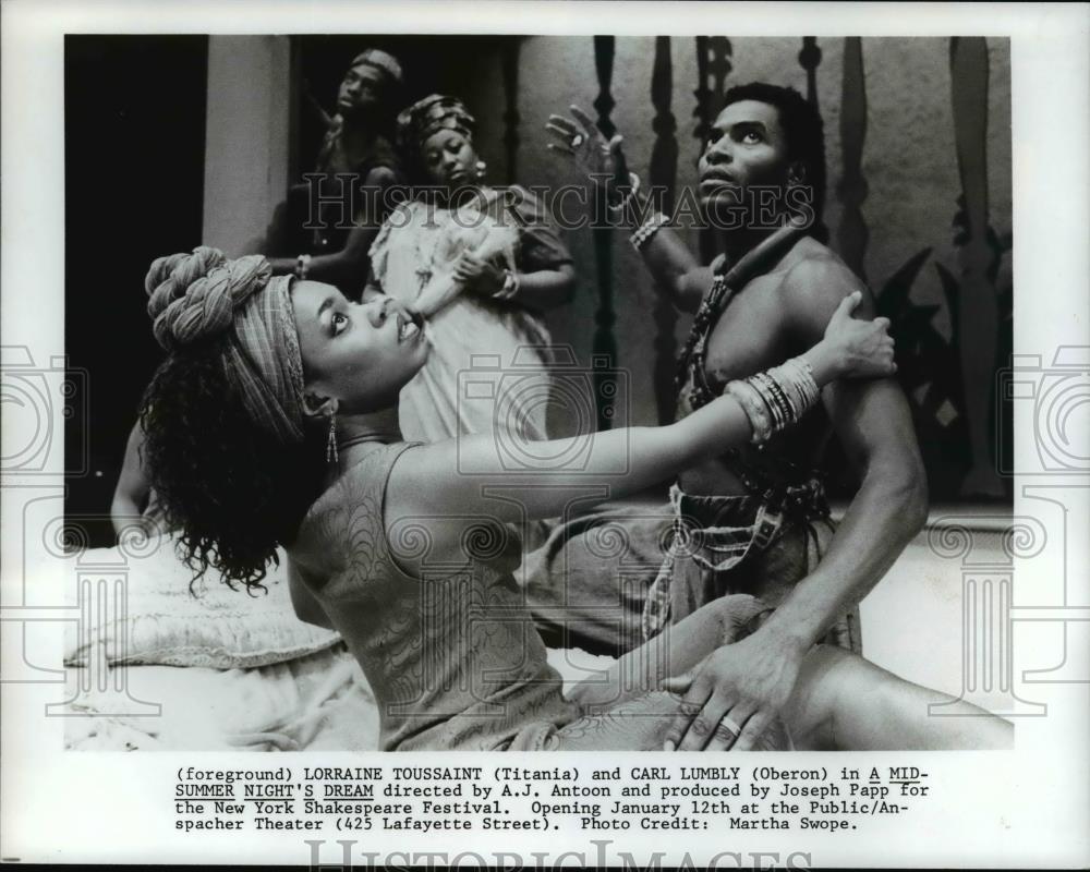 1988 Press Photo Lorraine Toussaint &amp; Carl Lumbly in A MIDSUMMER NIGHT&quot;S DREAM M - Historic Images