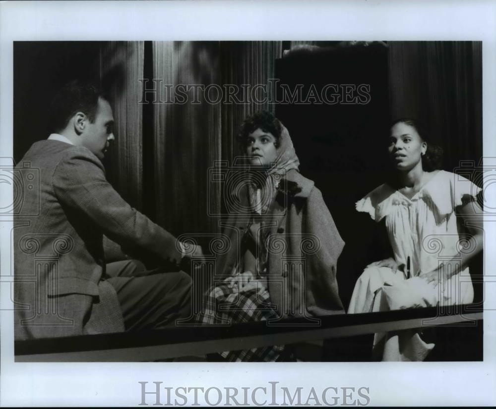 1995 Press Photo LtoR; Tim Michael, Jennifer Gibbs &amp; Sanaa Lathan  - cvb14928 - Historic Images