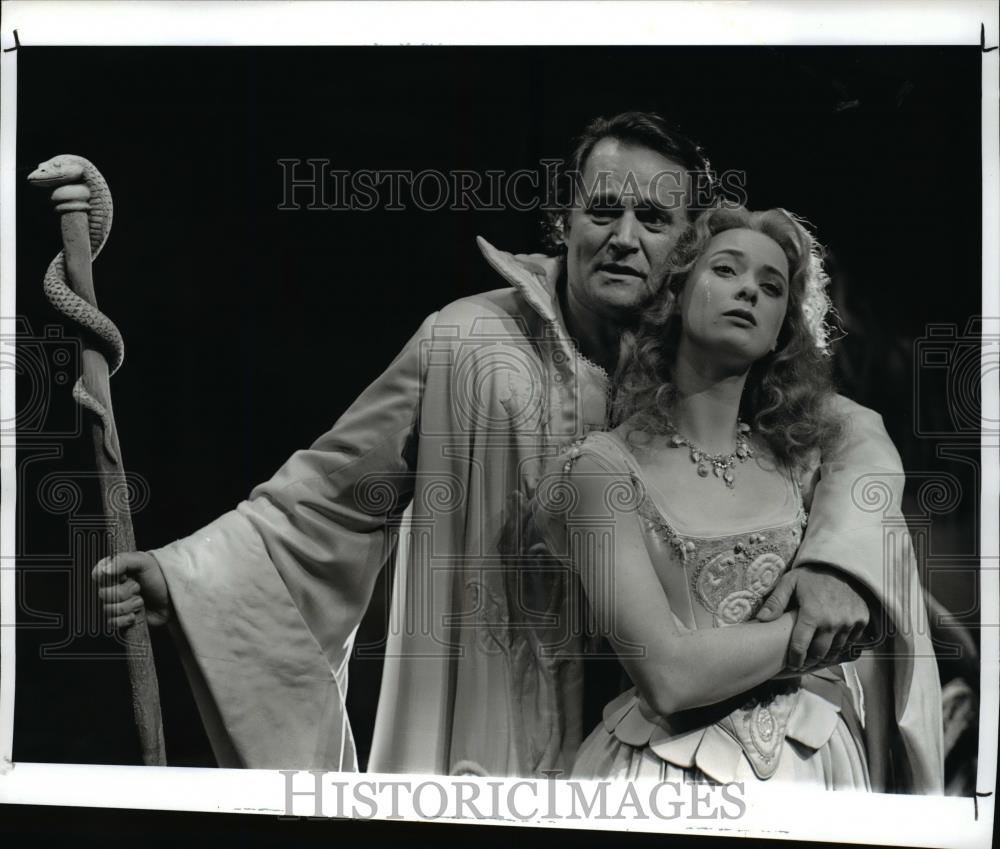 1992 Press Photo Slan Scarfe and Claire Rankin star  in the play The Tempest - Historic Images