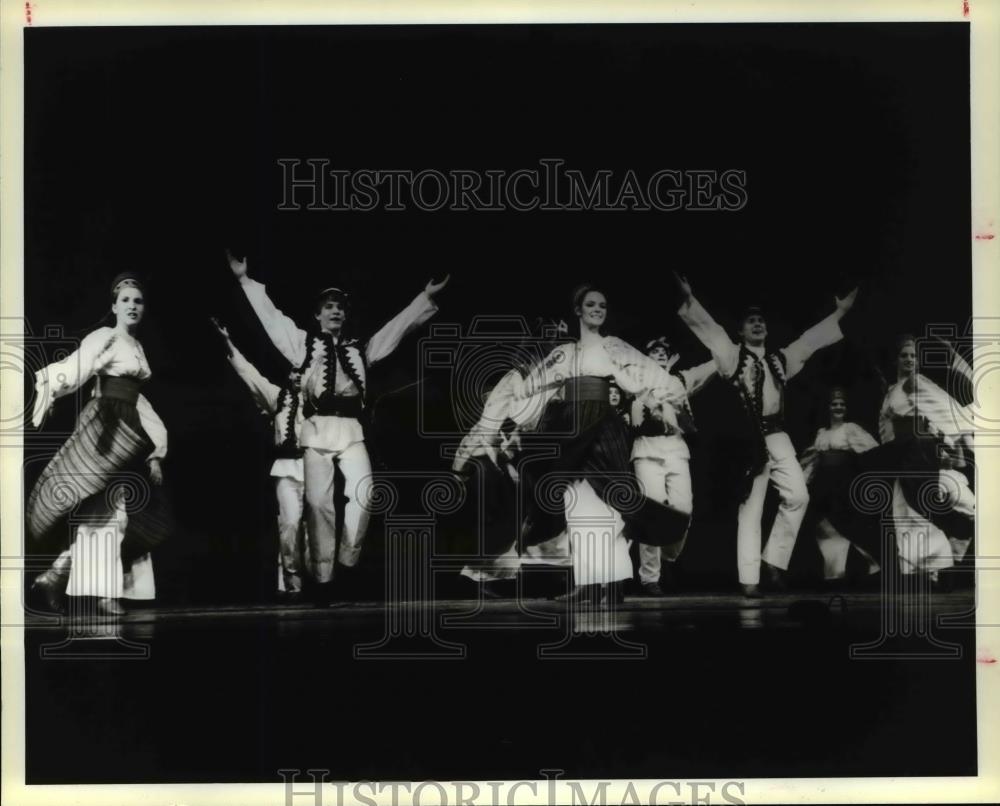 1989 Press Photo Dance Group - Kashtan Ukrain Dance Ensemble - cvb15246 - Historic Images