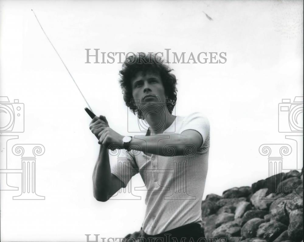 Press Photo Young actor with a sword raised - cvp06652 – Historic Images
