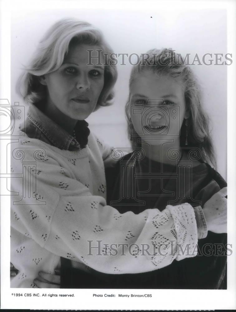 1994 Press Photo Alley Mills Missy Crider Love In The Dark Ages - cvp09848 - Historic Images