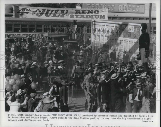 1971 Press Photo Movie The Great White Hope Crowd Outside Reno Stadium - Historic Images