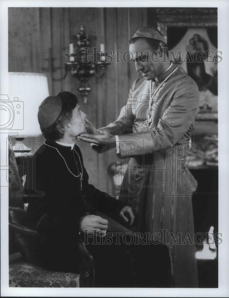 Press Photo Richard Chamberlain Christopher Plummer The Thorn Birds - cvp11149 - Historic Images