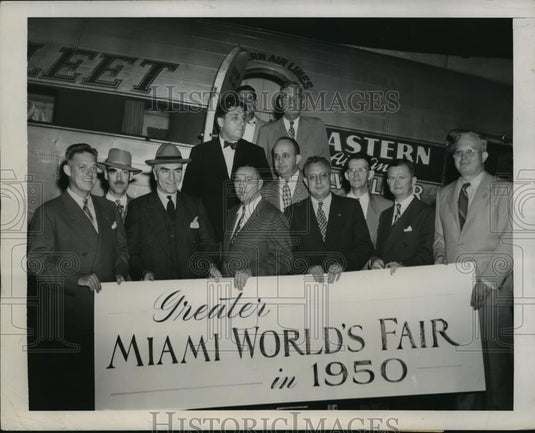 1945 Press Photo New York Florida Businessmen visit New York NYC - neny06388 - Historic Images