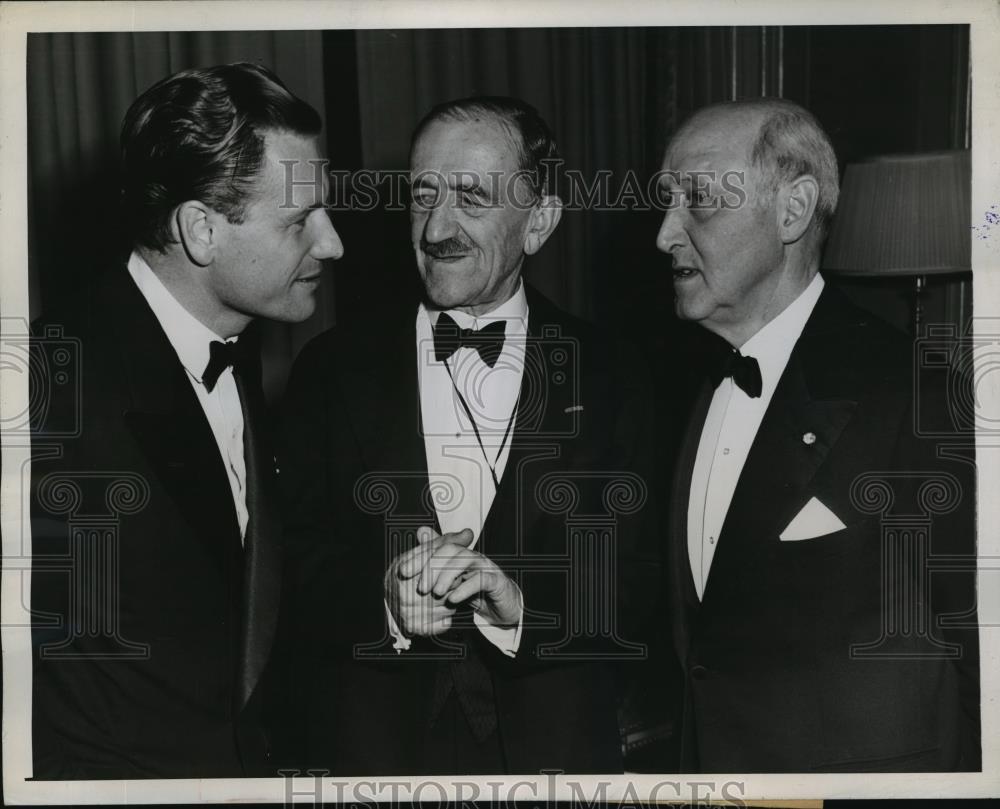 1945 Press Photo New YorkDr Leo Rowe honored at dinner NYC - neny06397 - Historic Images