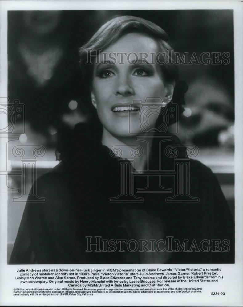 1982 Press Photo Julie Andrews Stars in Victor Victoria - cvp14719 - Historic Images