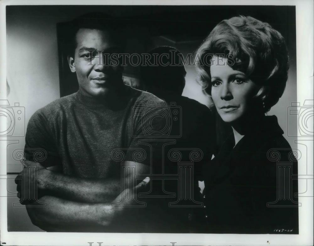 1969 Press Photo Jim Brown and Julie Hawis in The Split - cvp16797 - Historic Images