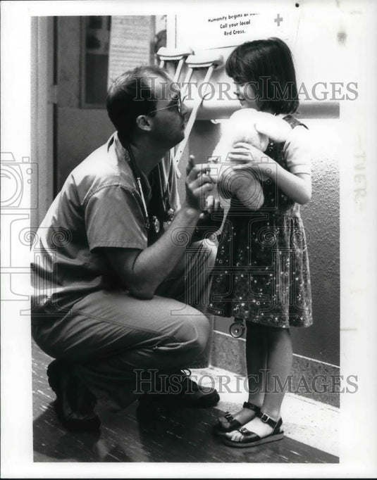 Press Photo Anthony Edwrds, Yvonne Zima in ER - cvp18773 - Historic Images