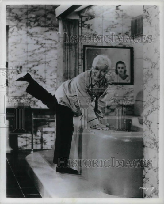 1993 Press Photo Charlie Chaplin as King Shadhov in A King In New York - Historic Images