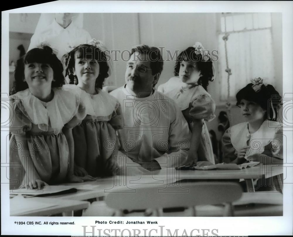 Undated Press Photo Beau Bridges Samantha GIlliland Emily Gilliland Brooke - Historic Images