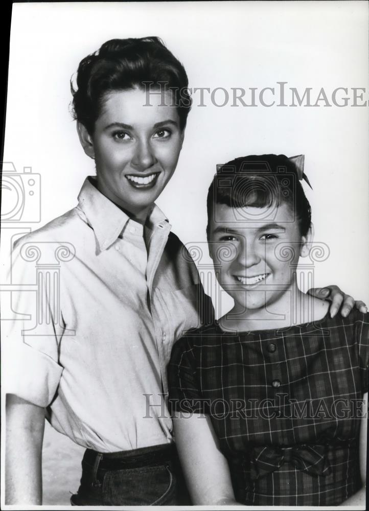 Undated Press Photo Elinor Donahue & Layren Chapin, Father Knows Best - cvp40711 - Historic Images
