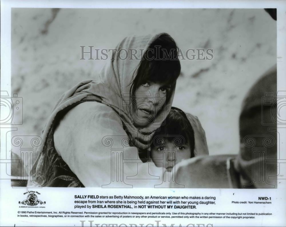 1991 Press Photo Sally Field in Not Without My Daughter - cvp45502 - Historic Images