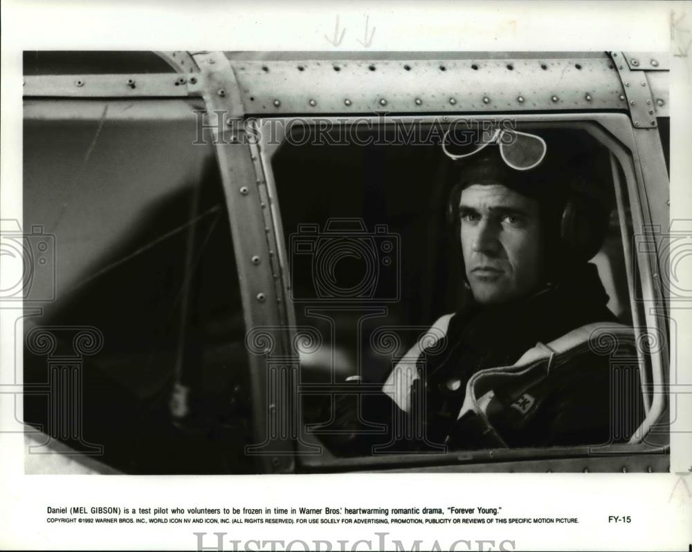 1992 Press Photo Mel Gibson in Forever Young - cvp45709 - Historic Images