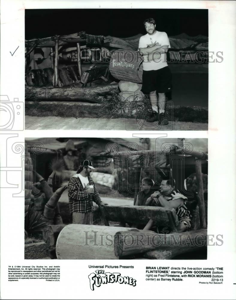 1994 Press Photo Brian Levant, John Goodman, Rick Moranis in The Flinstones - Historic Images