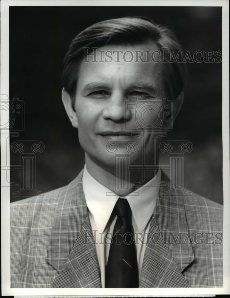 1987 Press Photo Michael York in Knots Landing - cvp45993 - Historic Images