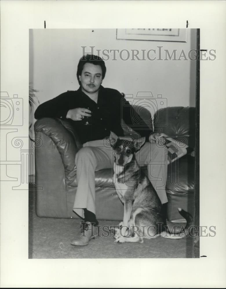 1985 Press Photo Donald R Martin lost his dog - cvp49134 - Historic Images