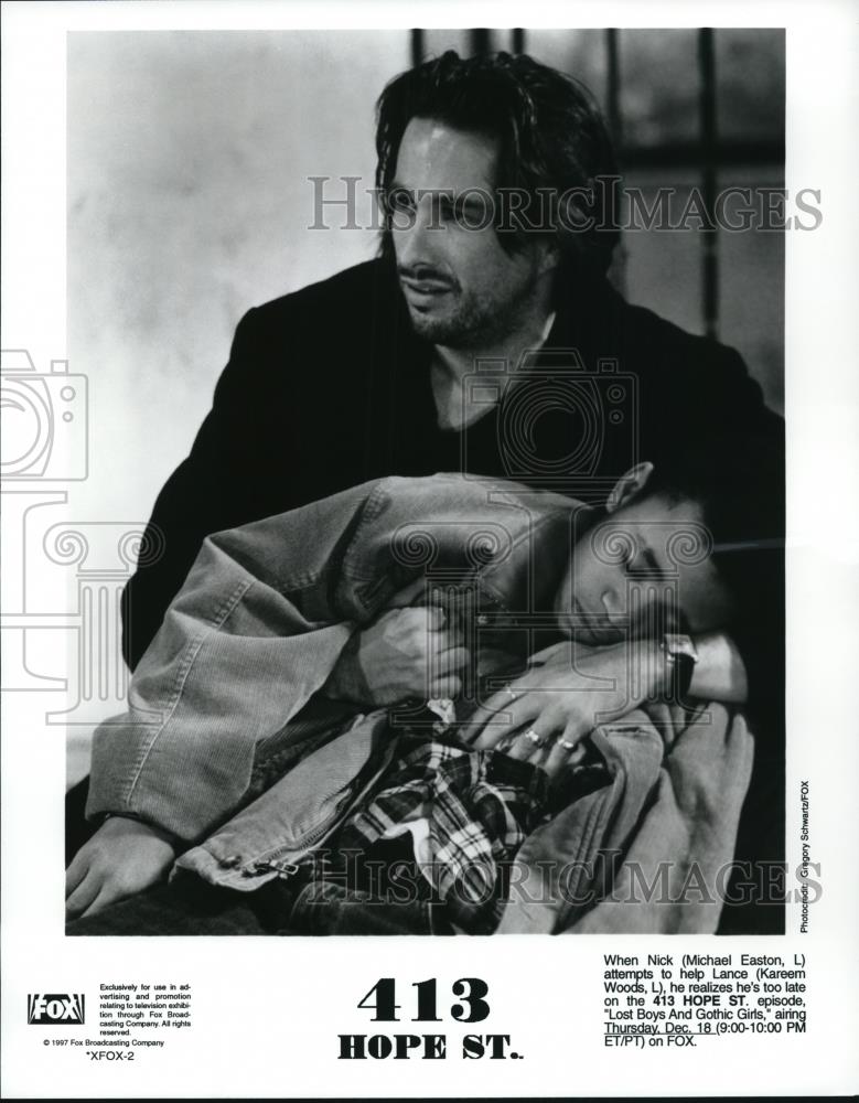 Press Photo Michael Easton, Kareem Woods in 413 Hope St. - cvp50562 - Historic Images